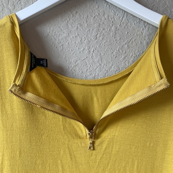 Ann Taylor Short Sleeve Gathered Tee Size XS - Picture 7 of 11